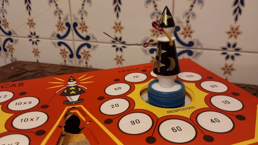 Jogo de tabuleiro: TABUADA MAGNÉTICA