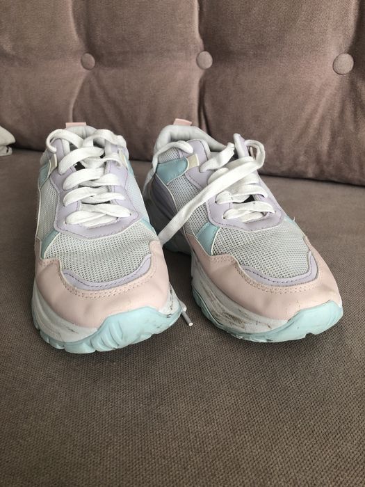 Buty sportowe typu adidasy