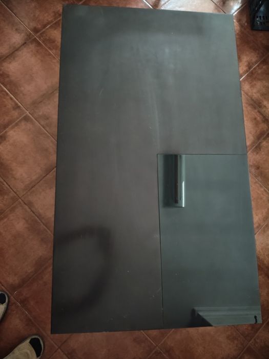 Mesa central de sala de estar e madeira maciça.