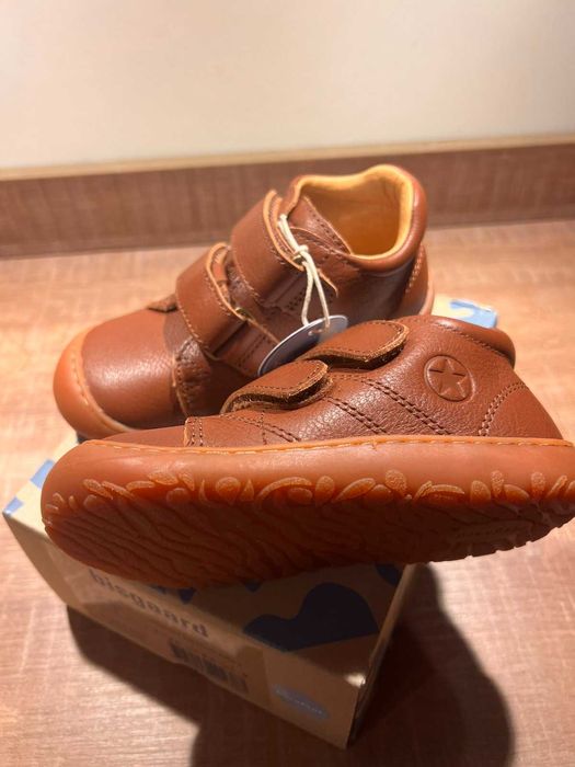 bisgaard hale v - Pre-walkers