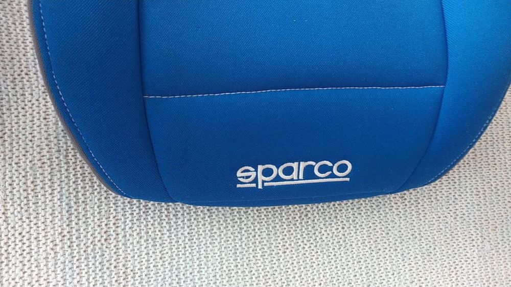 Бустер-автокрісло