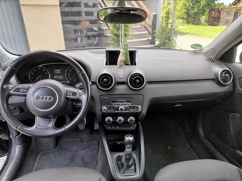 Audi A1   1.2 tfsi. książka serwisowa. panorama