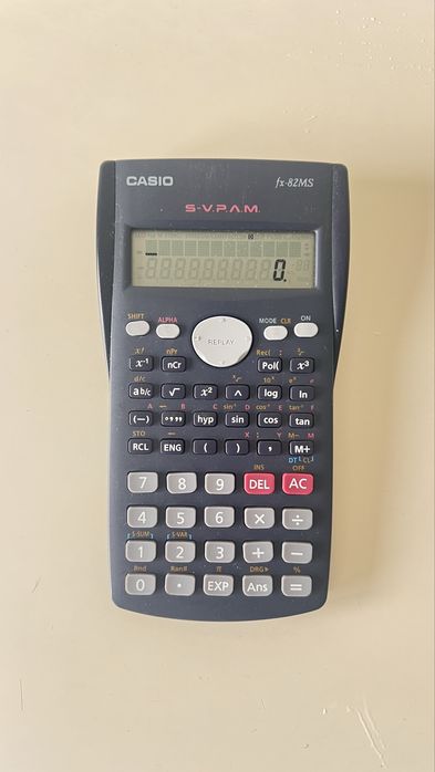 Calculadora Científica CASIO FX-82MS