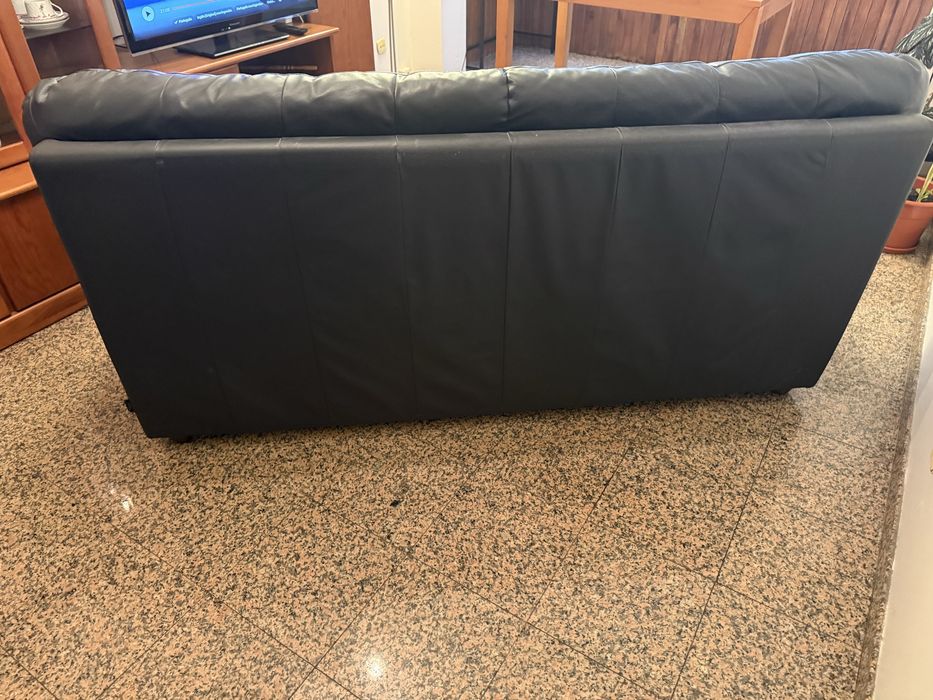 Conjunto de sofás em couro azul escuro