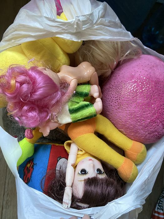 Обміняю пакет іграшок на 2 кіндери