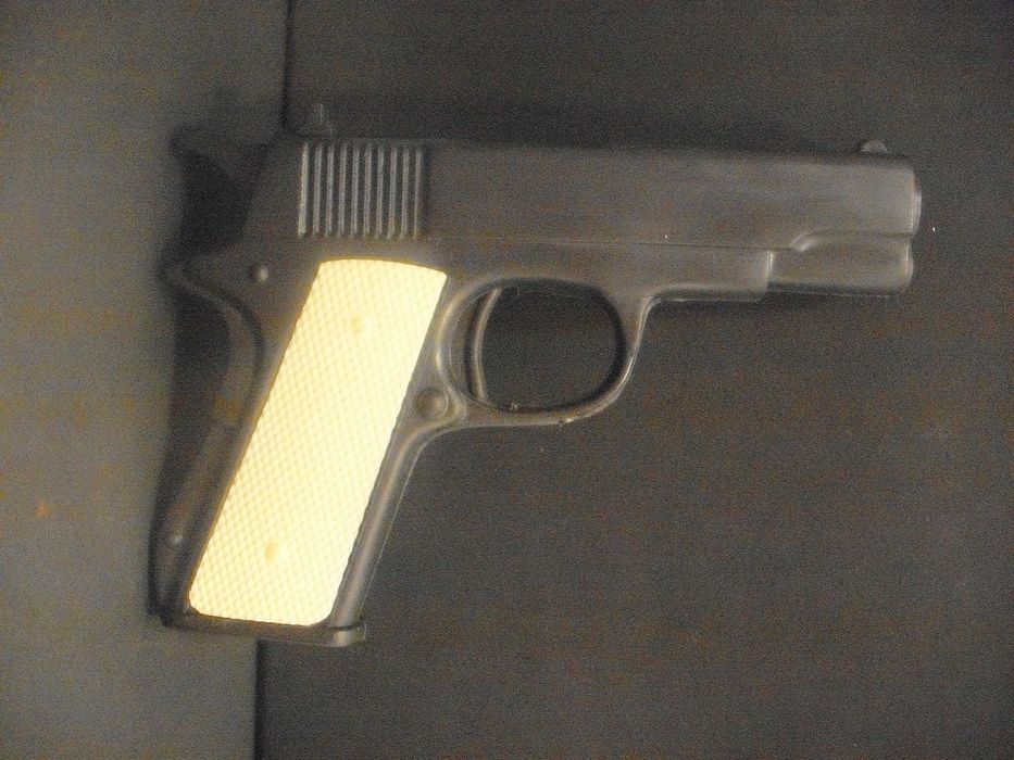 BRINCOVIANA - Pistola de brincar com dardos antiga
