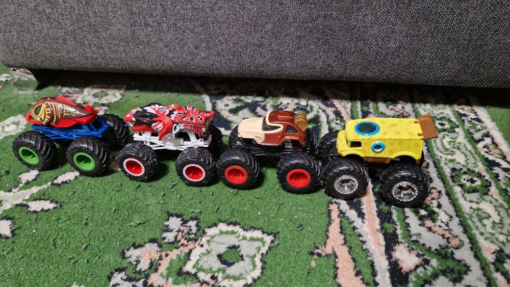Hot wheels monster trucks Губка боб, Мавпа, Риба, Змія,