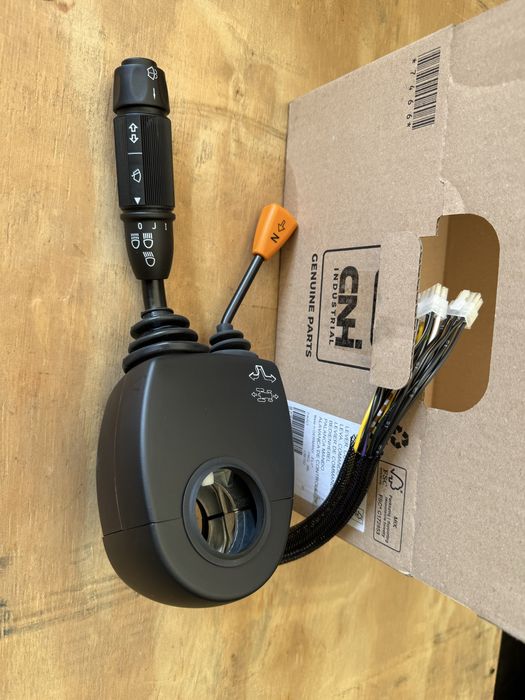 Przełącznik zespolony dźwignia rewersu Case CVX New Holland TVT T7510