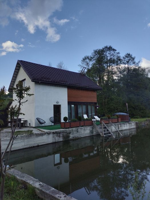 Відпочинок біля озера