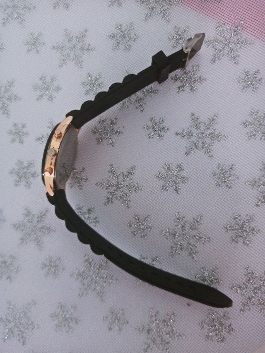 Czarny zegarek unisex na silikonowym pasku – Idealny Prezent na Święta