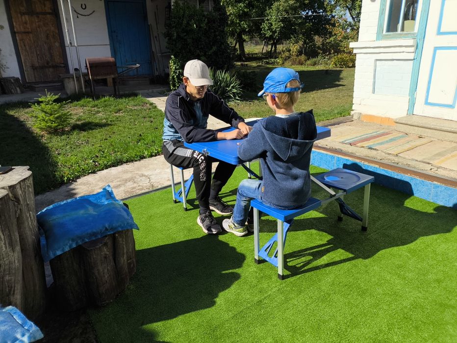 Складний стіл зі стільцями складной стол со стульями