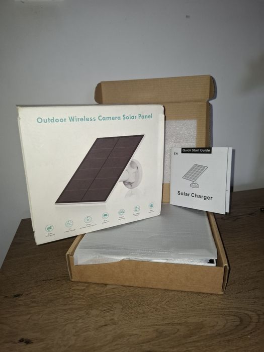 Panel słoneczny do kamery