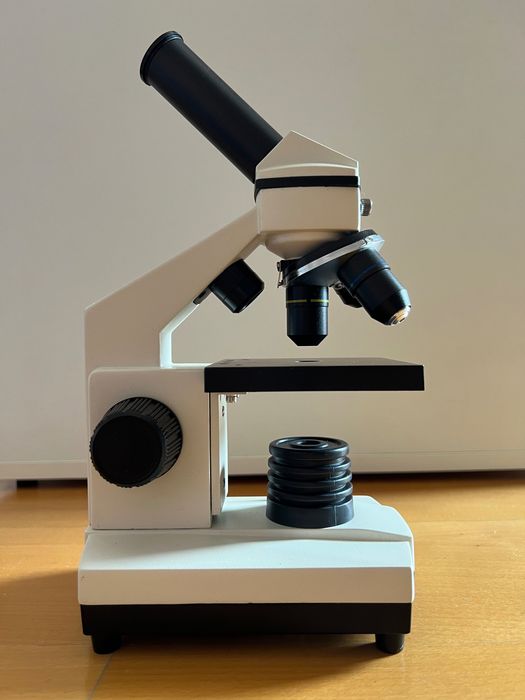 Microscópio BRESSER, 20x-1280x, muito pouco usado.