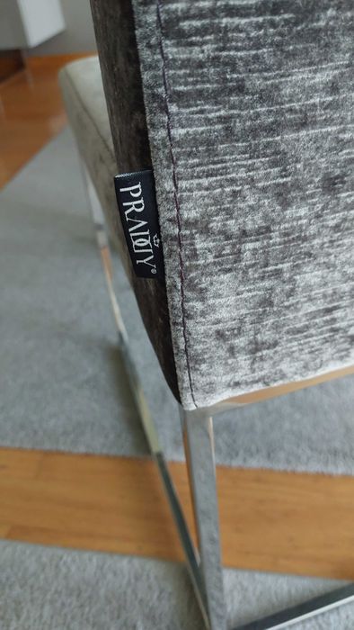 Mesa Sala Jantar + 4 Cadeiras (possível vender com aparador e espelho)