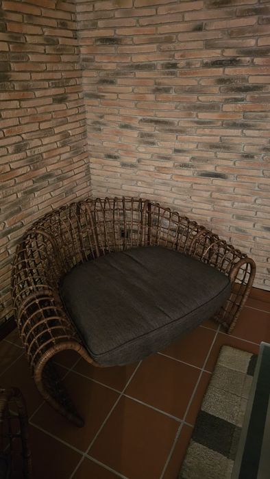 Cadeirão em verga com almofada