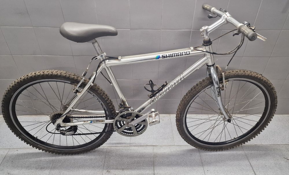 Bicicleta em alumínio