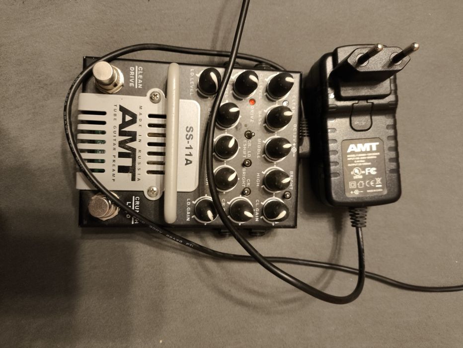 Przedewzmacniacz do gitary AMT SS11 a