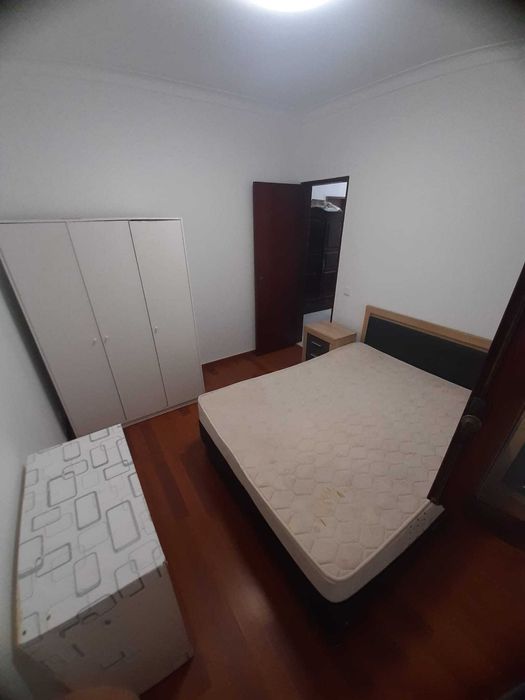 quarto mobilado para casal junto à fct nova / monte de caparica