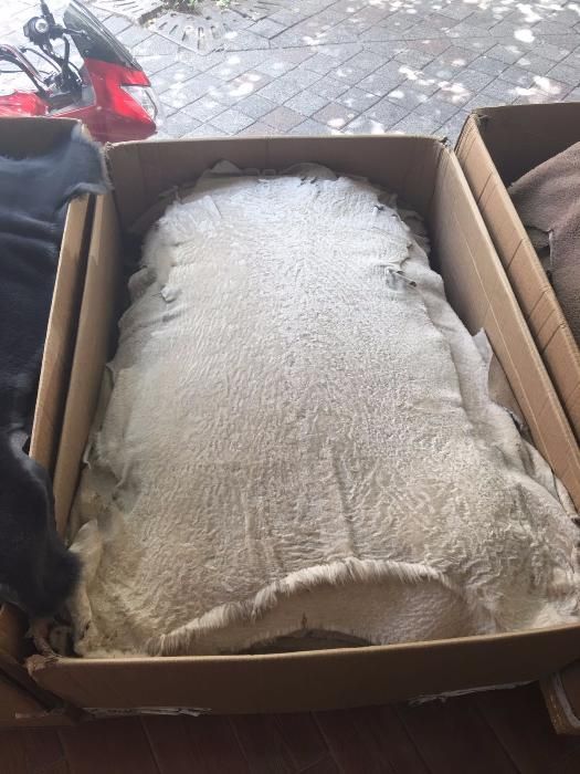 Кожа и дубленочный мех, мутон шубный, астраган, лама. Шкiра, хутро.