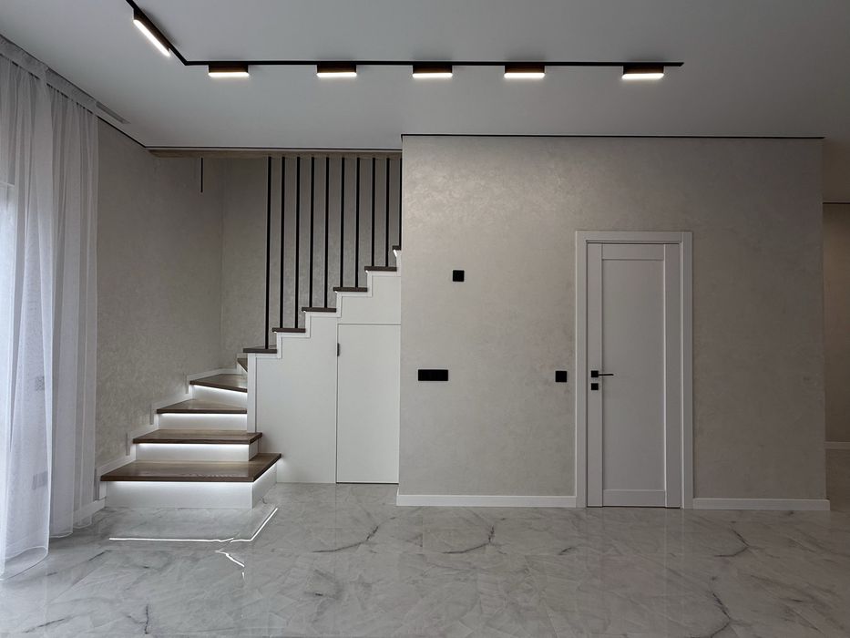 Таунхаус з новим ремонтом , 2 кімнати + кухня-студія