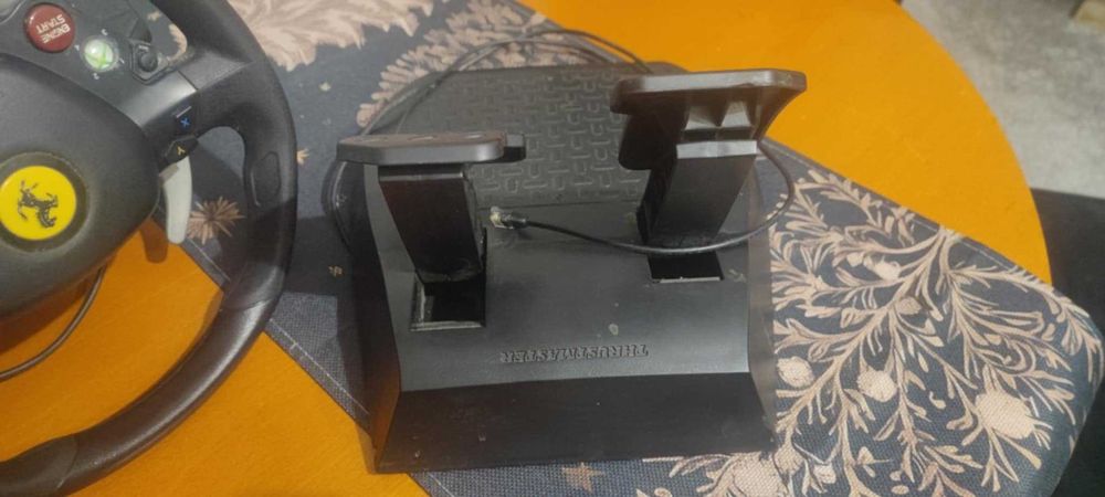 Thrustmaster 458 Kierownica + Pedały – kierownica do PC i Xbox
