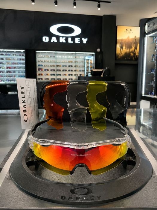 Сонцезахисні окуляри Oakley