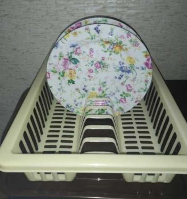 Кастрюля алюминиевая, сковородка антипригарная,сушилка для посуды