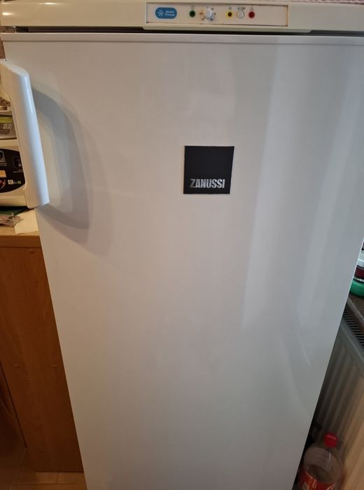 Продається морозильна камера ZANUSSI