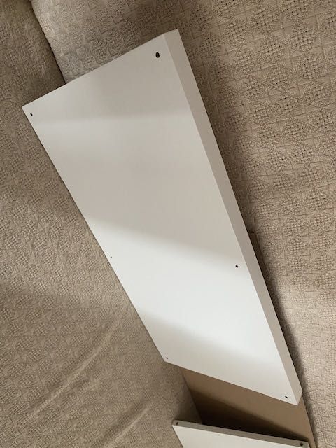 Kallax, nowy element białego regału Ikea.