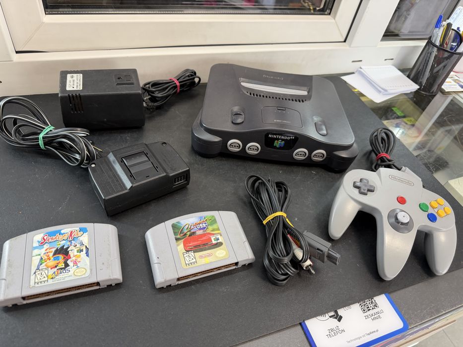 Konsola Nintendo 64 + pad + 2 gry i zasilacz, Ratytas