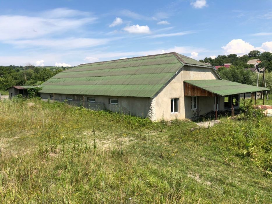 Продається приміщення під бізнес за 30 км від м. Чернівців.
