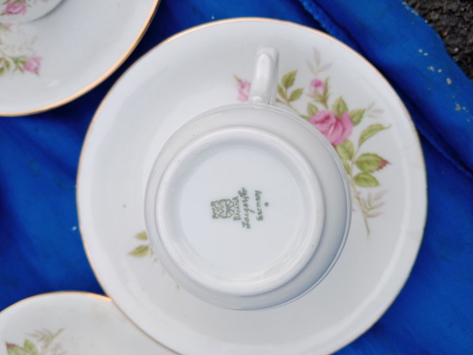 Filiżanki z mlecznikiem