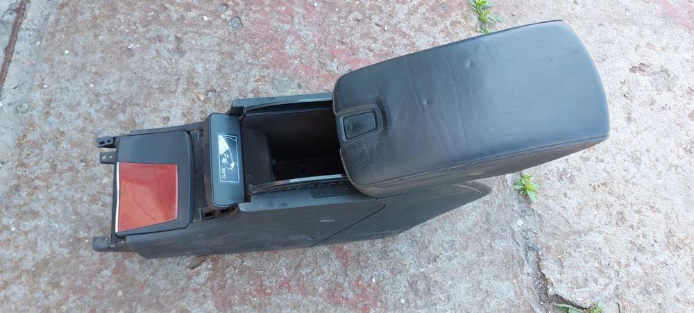 Lexus ES 350 06-12г.в консоль подлокотник подстаканник накладка