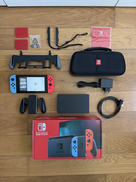 Nintendo Switch Azul e Vermelha COMPLETA (Caixa completa + Bolsa + Grip Ergonómico + Extras)