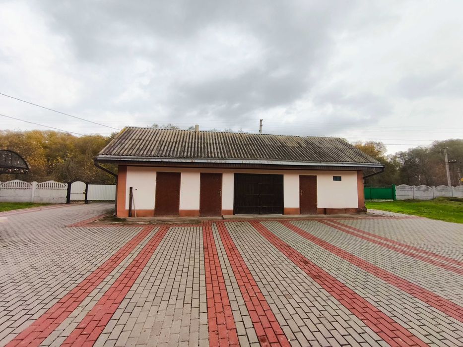 Продаж заміського будинку