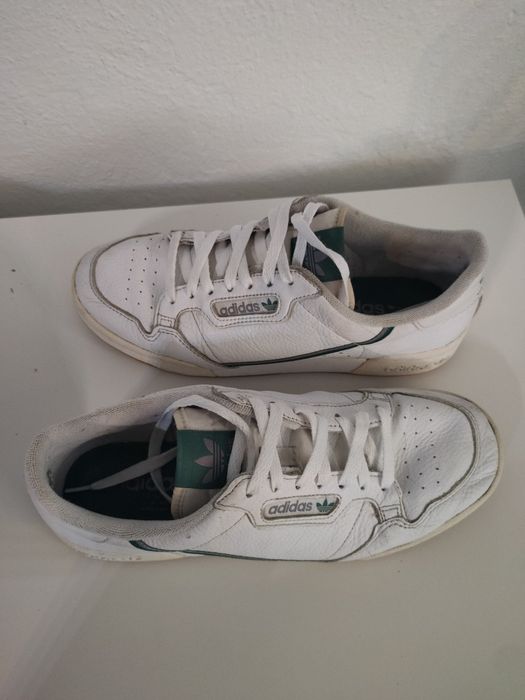 Tênis Adidas Continental