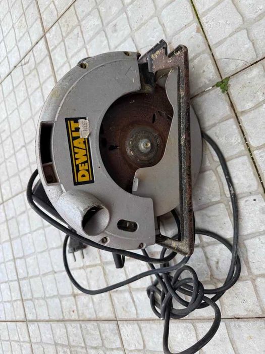 Serra Circular DEWALT – 1150W – Bom Estado