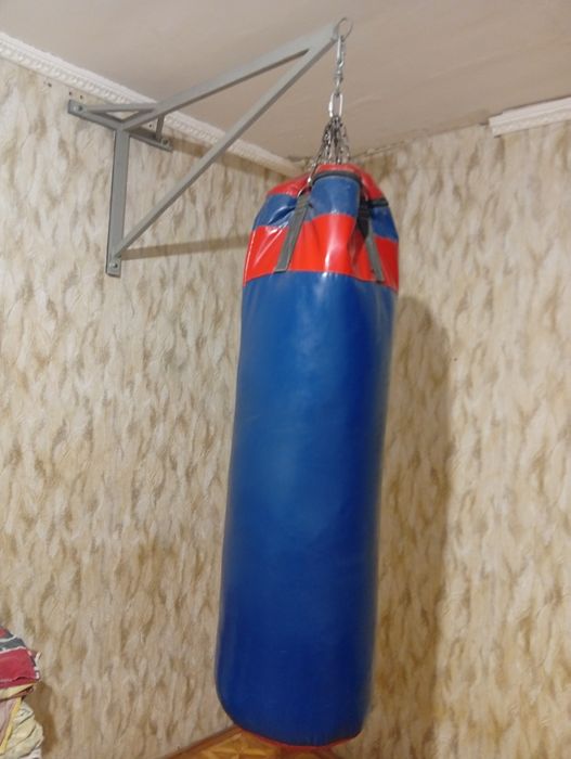Боксерский мешок с креплением