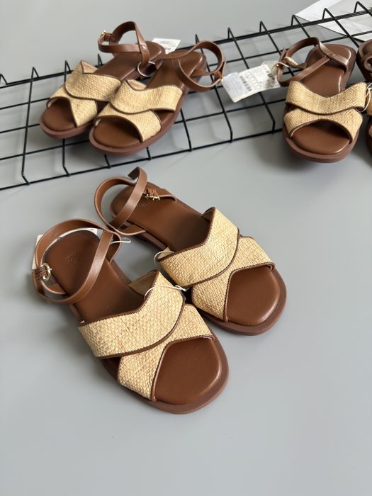 Босоніжки Zara для дівчинки 31 та 32 розміри сандалі