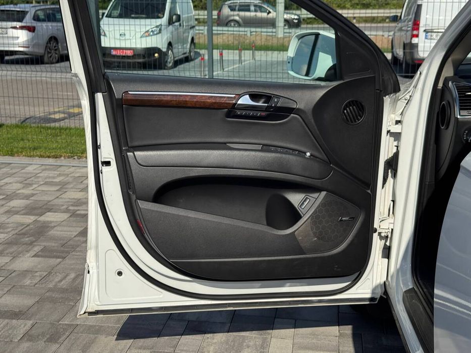 Audi Q7 2010 freshauto