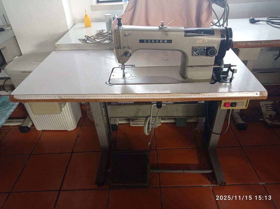 Máquina de costura Consew 230