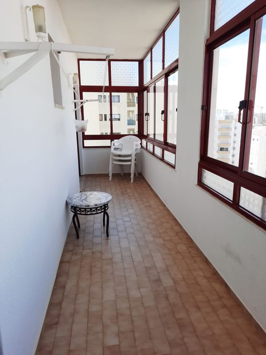 Férias Algarve - T2 com garagem na Praia da Rocha.