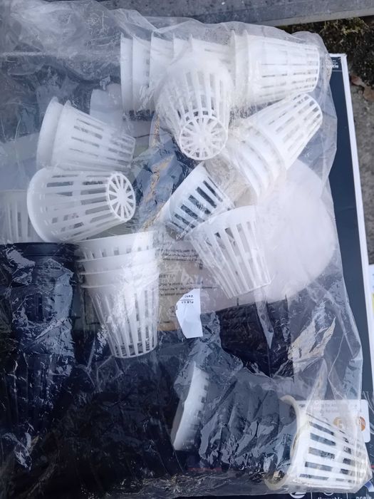 Zestaw 50 doniczek hydroponicznych