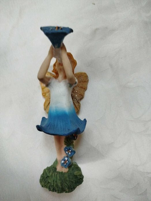 Trzy figurki elfów aniołków