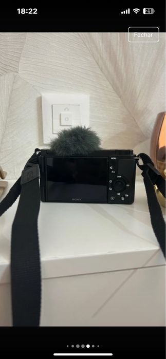 Sony ZVE-10 35mm Full-frame.