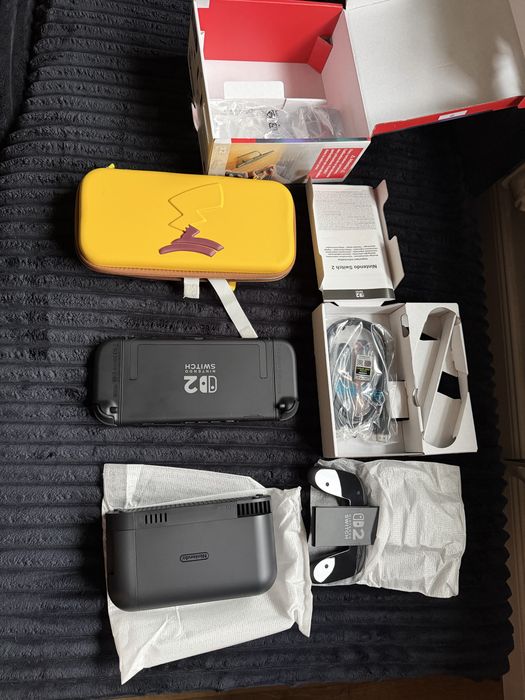 Nintendo switch 2 + case + pokemon violet