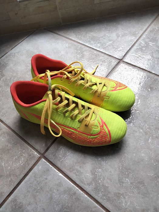 Buty do gry w piłkę korki Nike