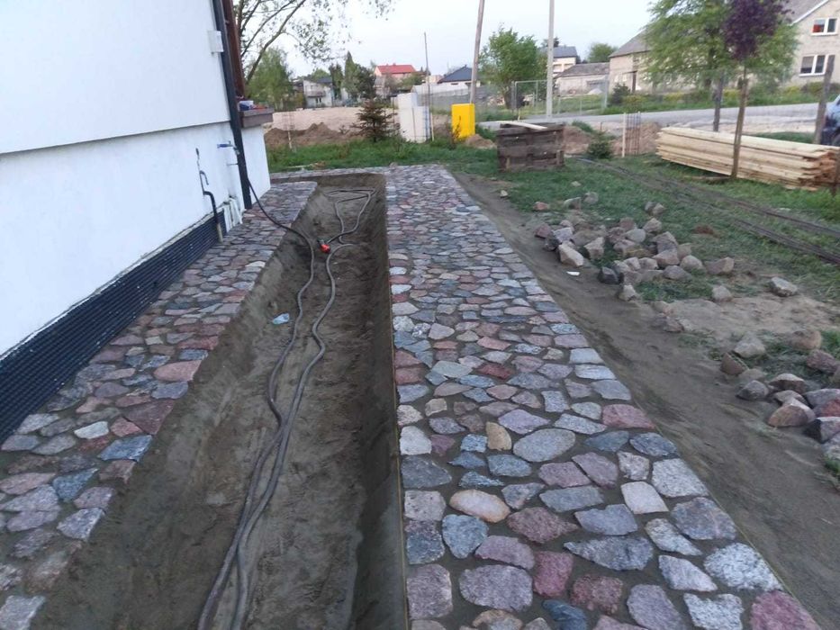 Układanie Kamienia Łupanego (Polnego) Kostki Brukowej