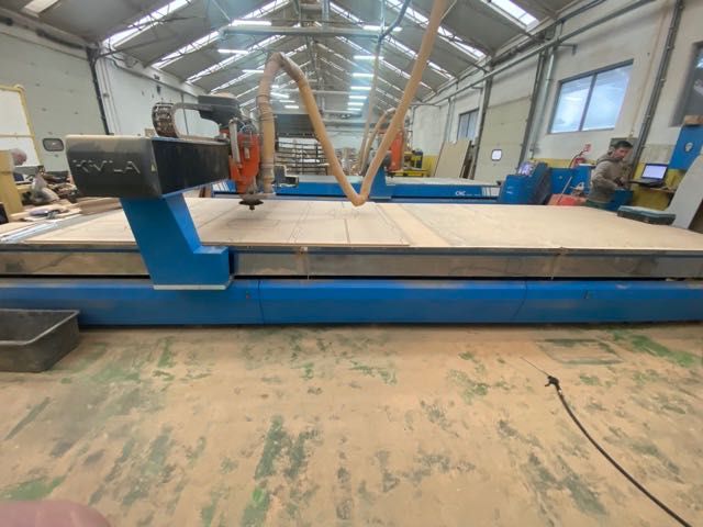 Bramowy Ploter Frezujący 2160 CNC Kimla 3 osie Pole robocze 210X600cm