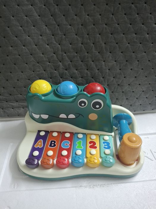 Продам іграшку б/у